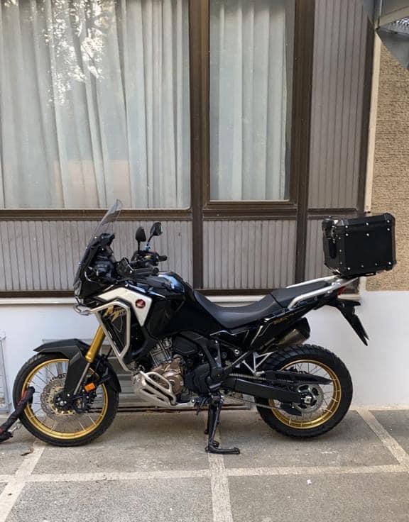 Şarkıcı Fedon'un yeğenine hırsızlık şoku